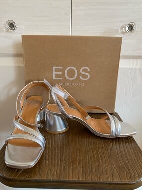 EOS Metallic Leather Silver Strappy Block Heel Sandals Size 37 (7)
